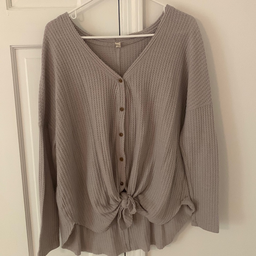 Wishlist S/M waffle top with tie at the bottom. Can be untied if wanted!